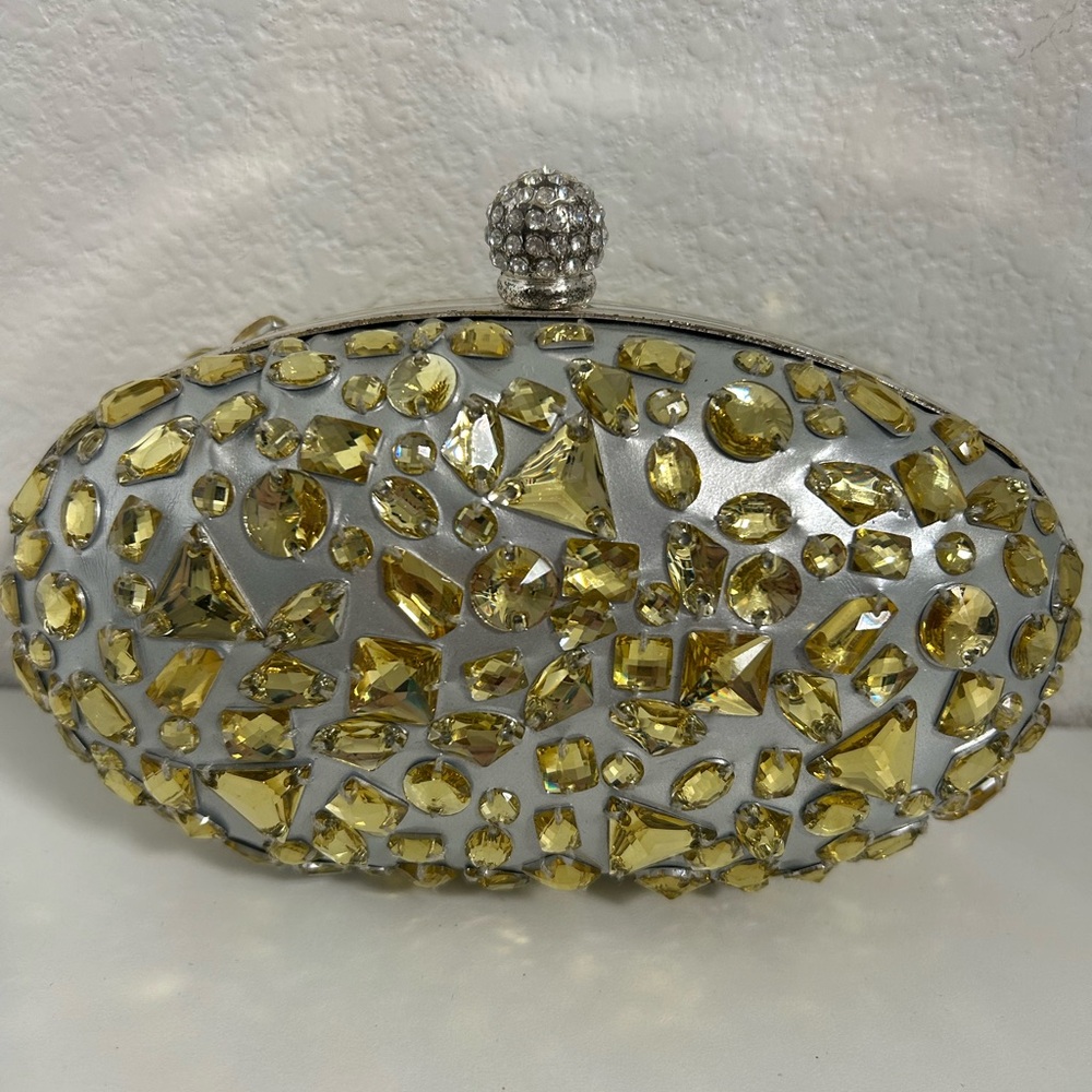 🔥 SOLD 🔥 Bebe Vintage Jeweled Evening Bag Clutch.Beautiful gold decor on metalli